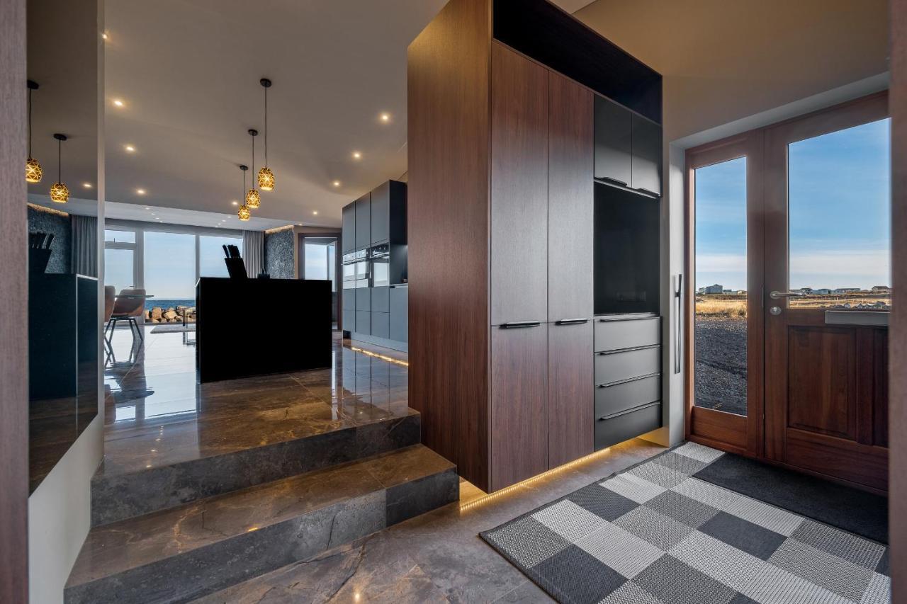 Bay View Apartments Gardur Bagian luar foto