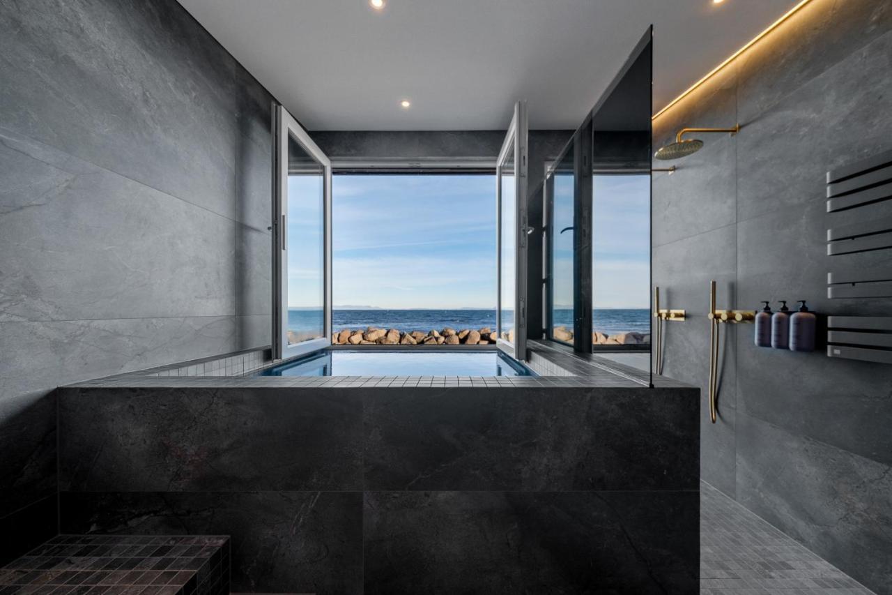 Bay View Apartments Gardur Bagian luar foto