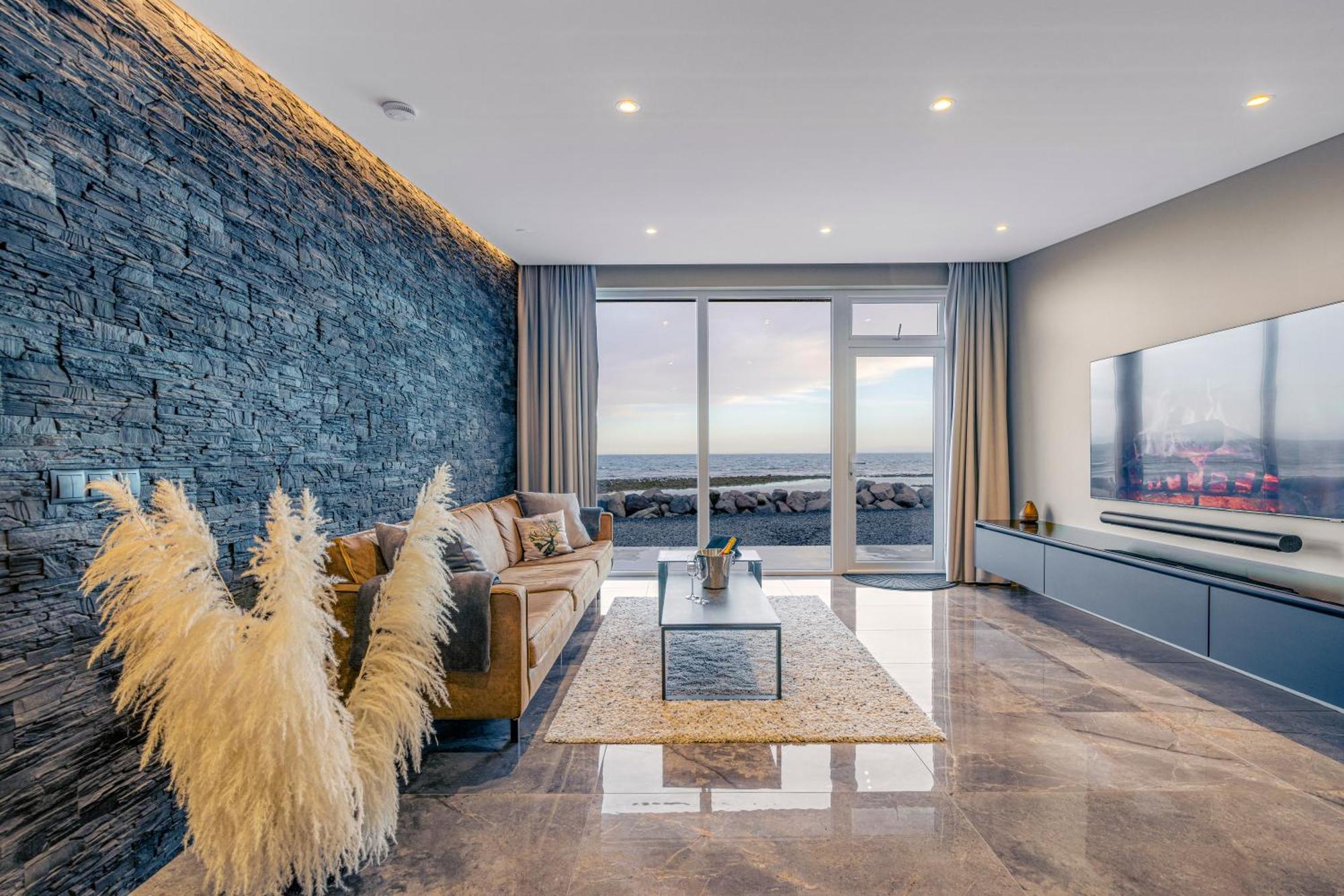 Bay View Apartments Gardur Bagian luar foto