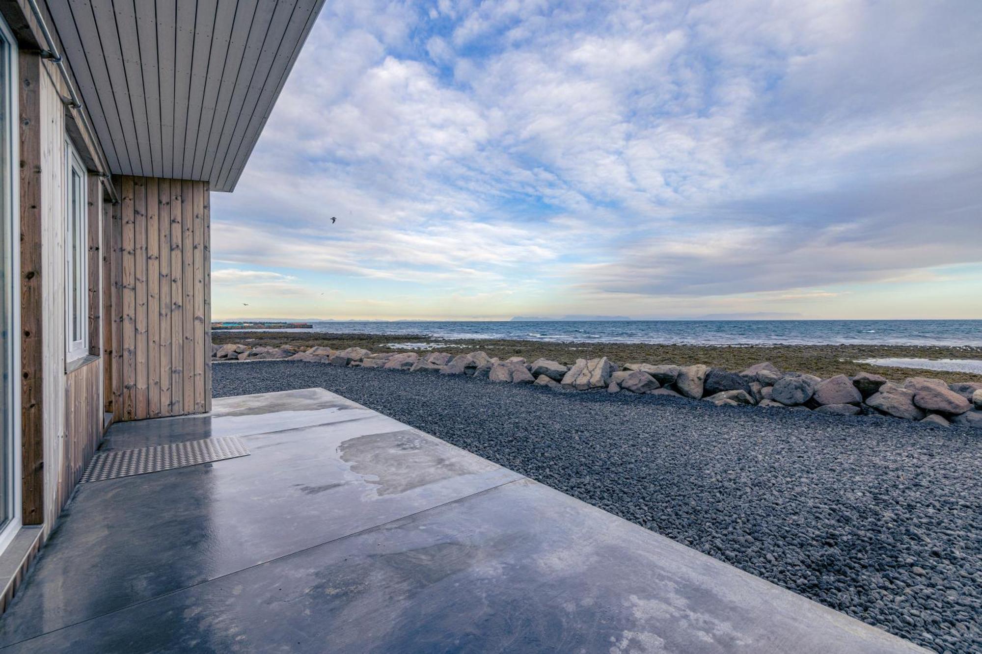 Bay View Apartments Gardur Bagian luar foto