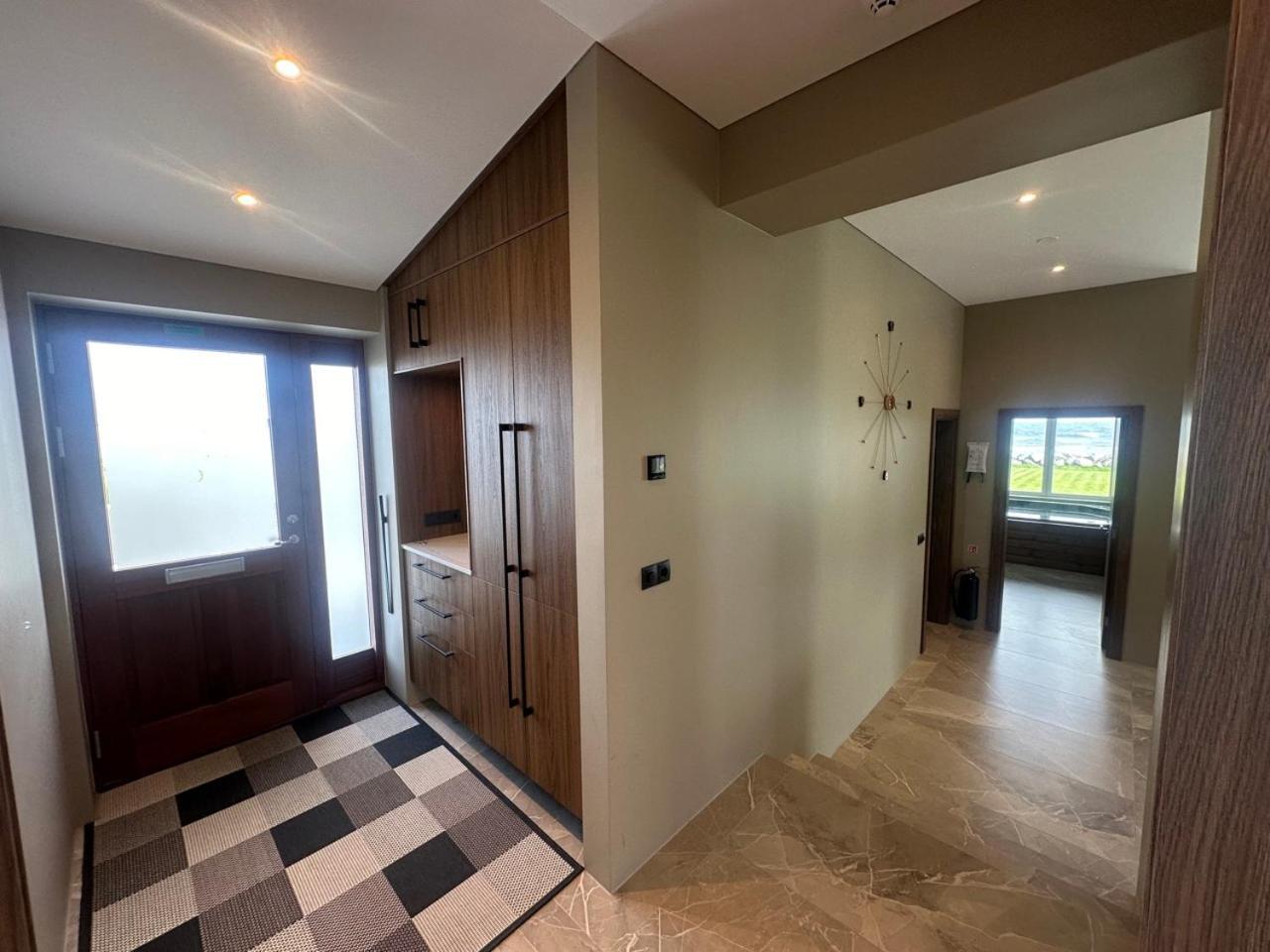 Bay View Apartments Gardur Bagian luar foto