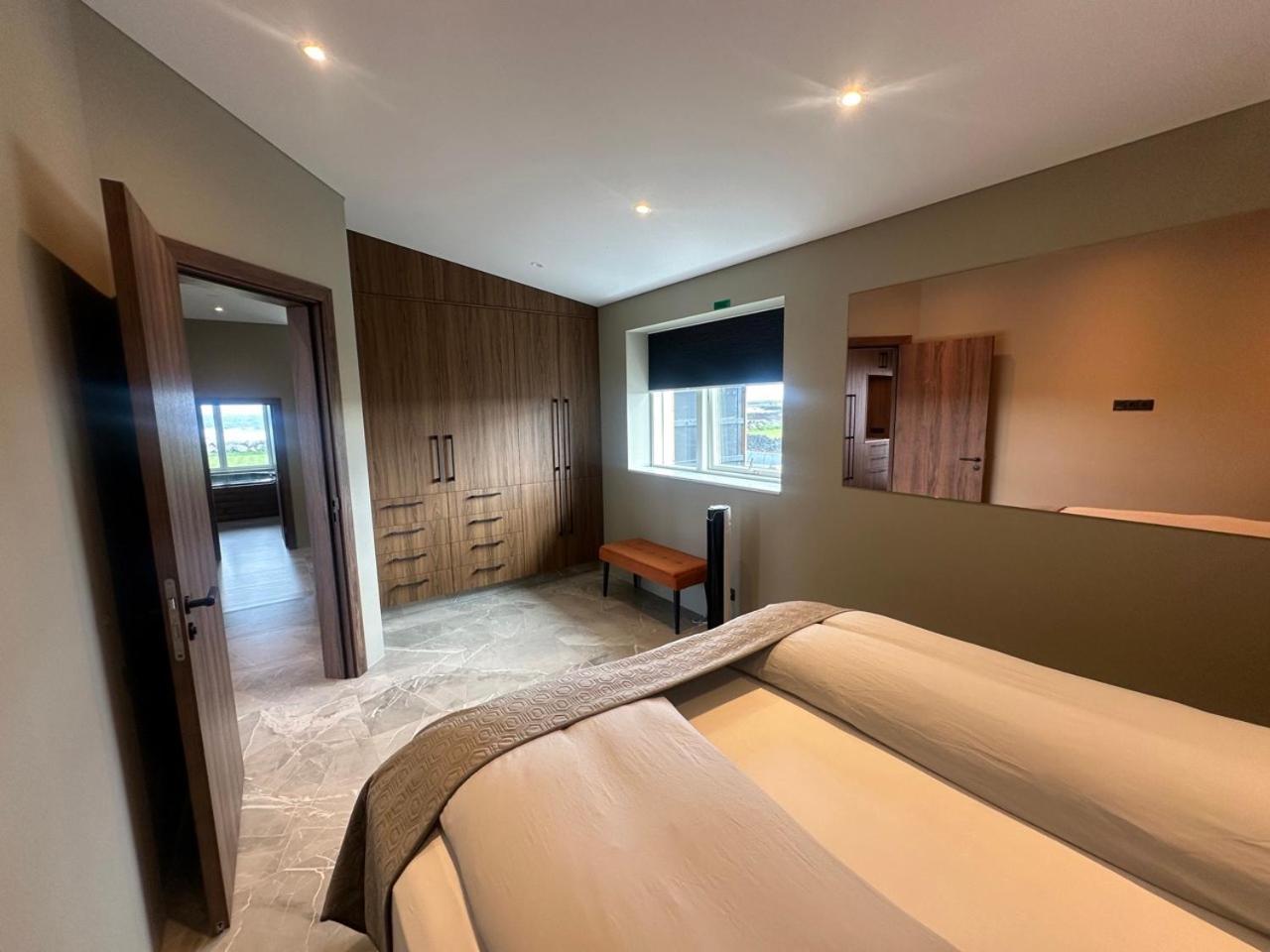 Bay View Apartments Gardur Bagian luar foto
