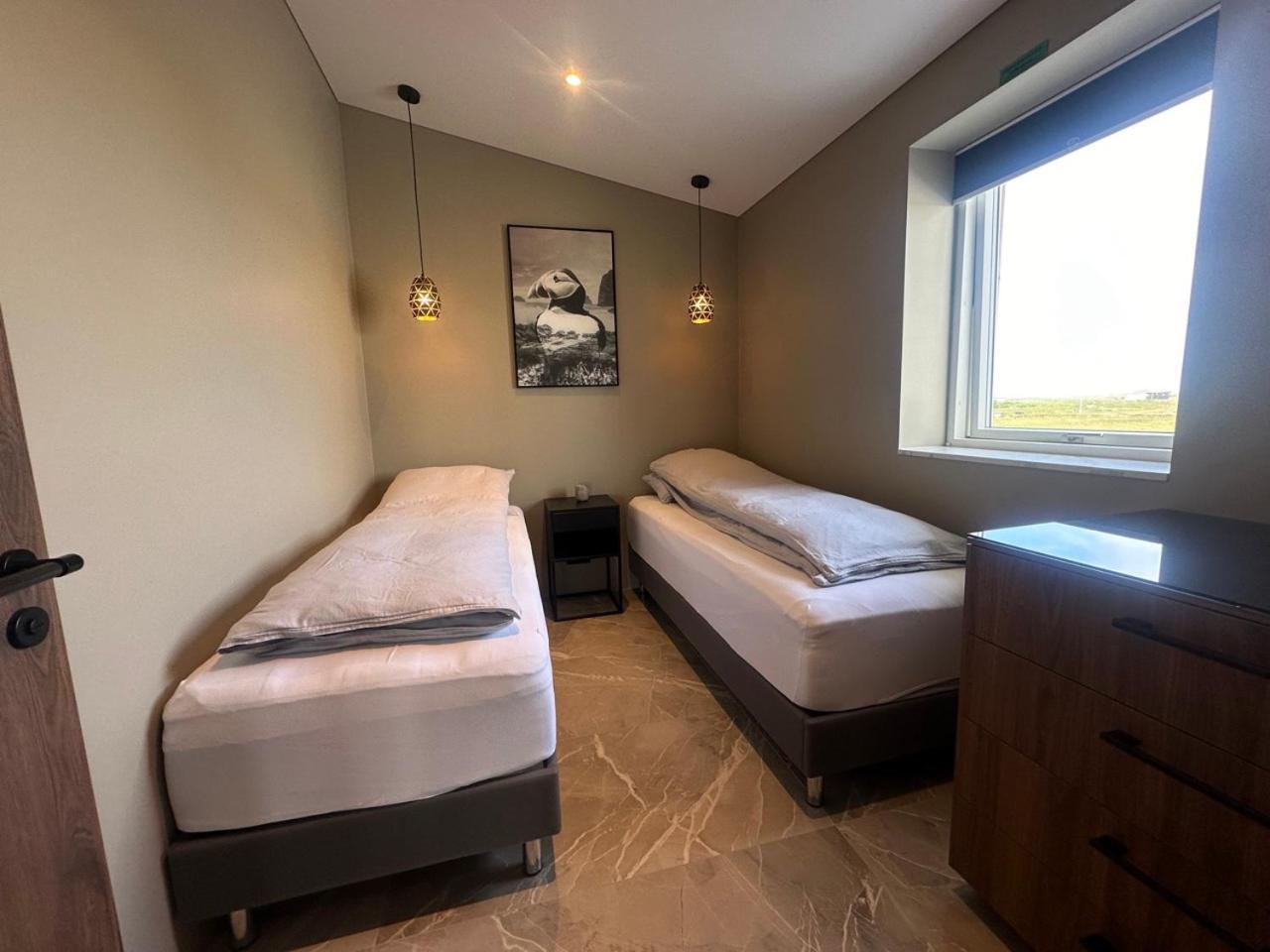 Bay View Apartments Gardur Bagian luar foto