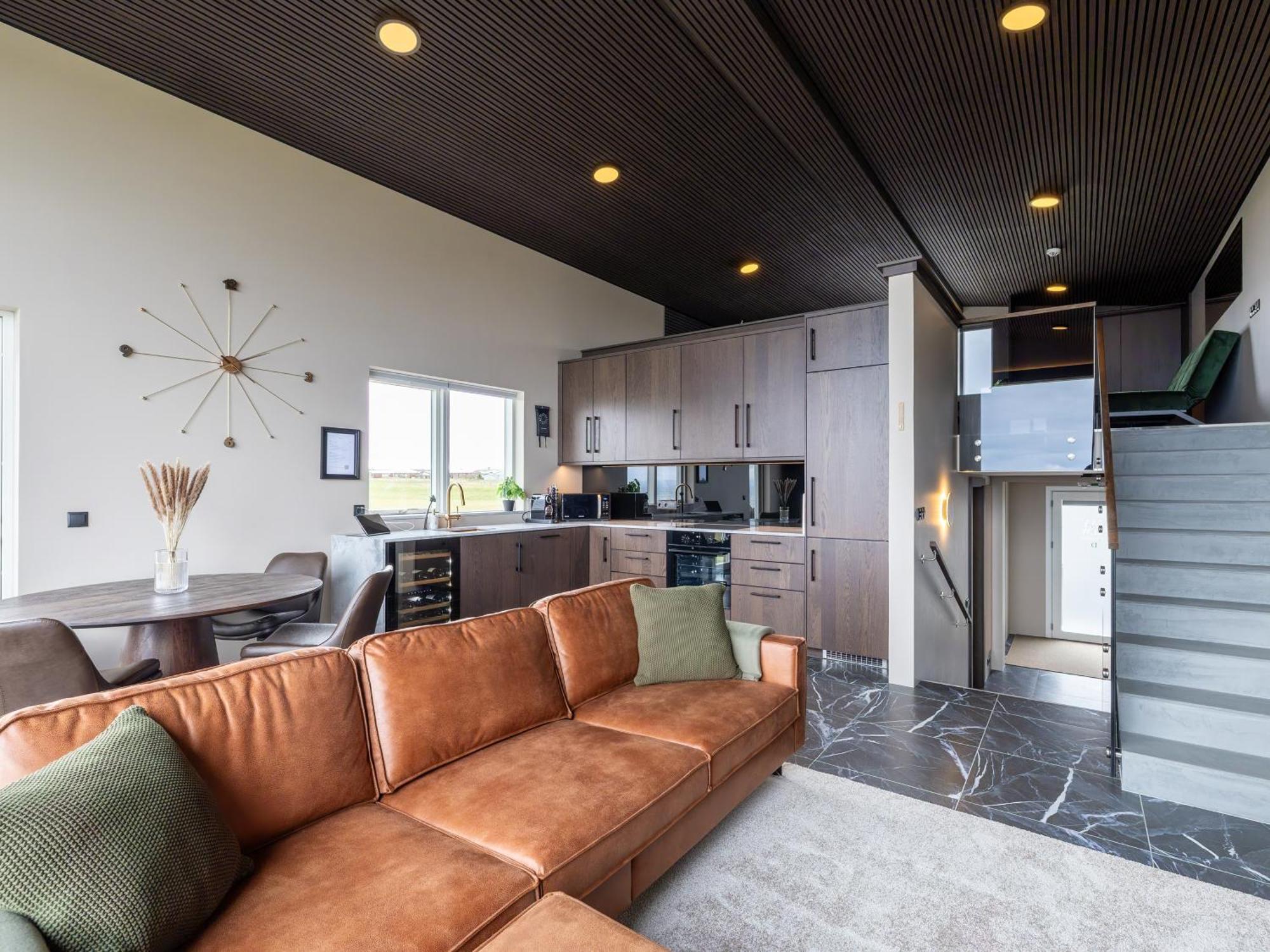 Bay View Apartments Gardur Bagian luar foto