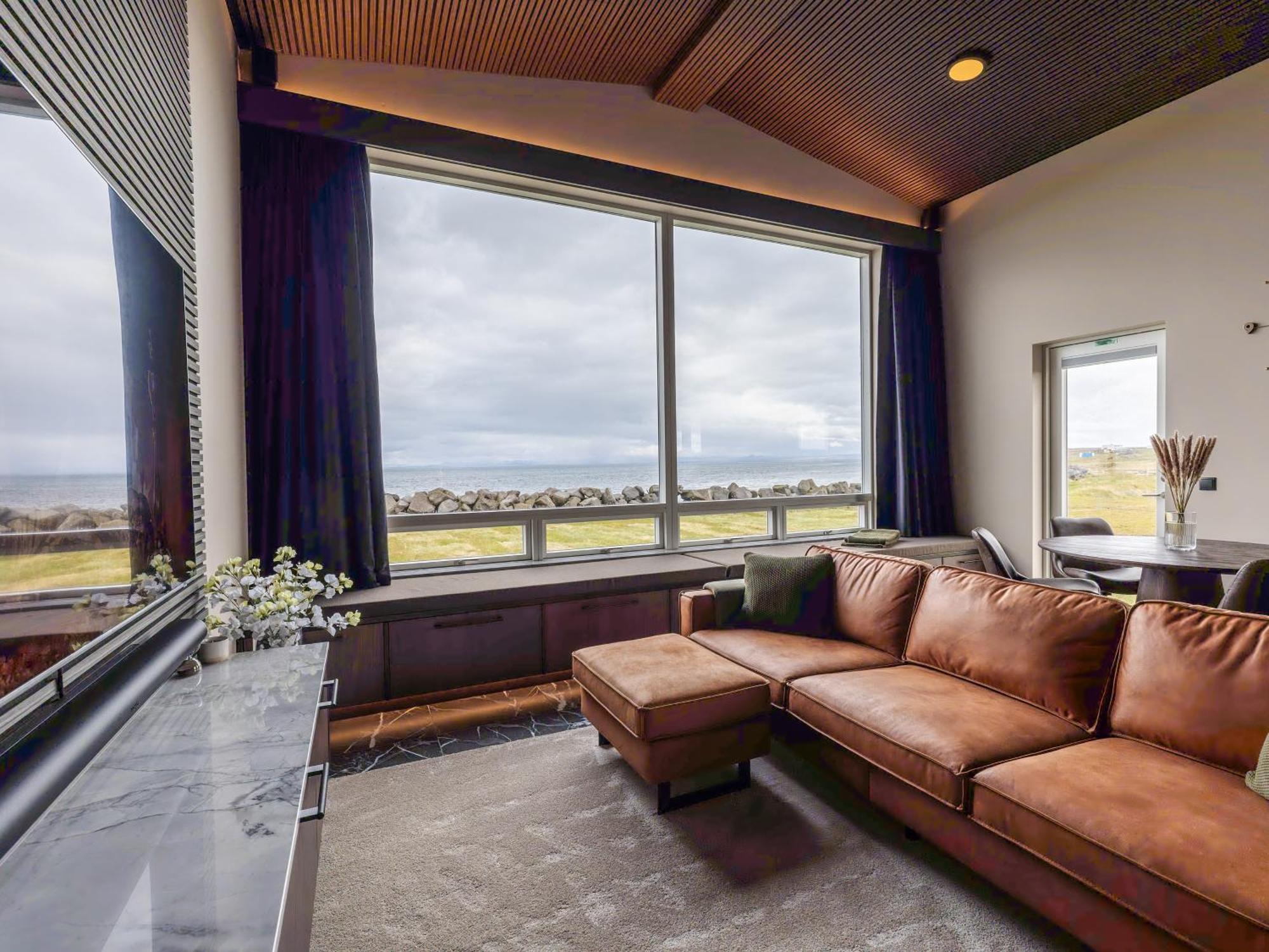 Bay View Apartments Gardur Bagian luar foto