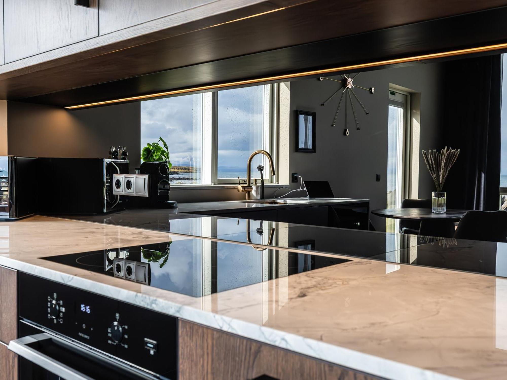 Bay View Apartments Gardur Bagian luar foto