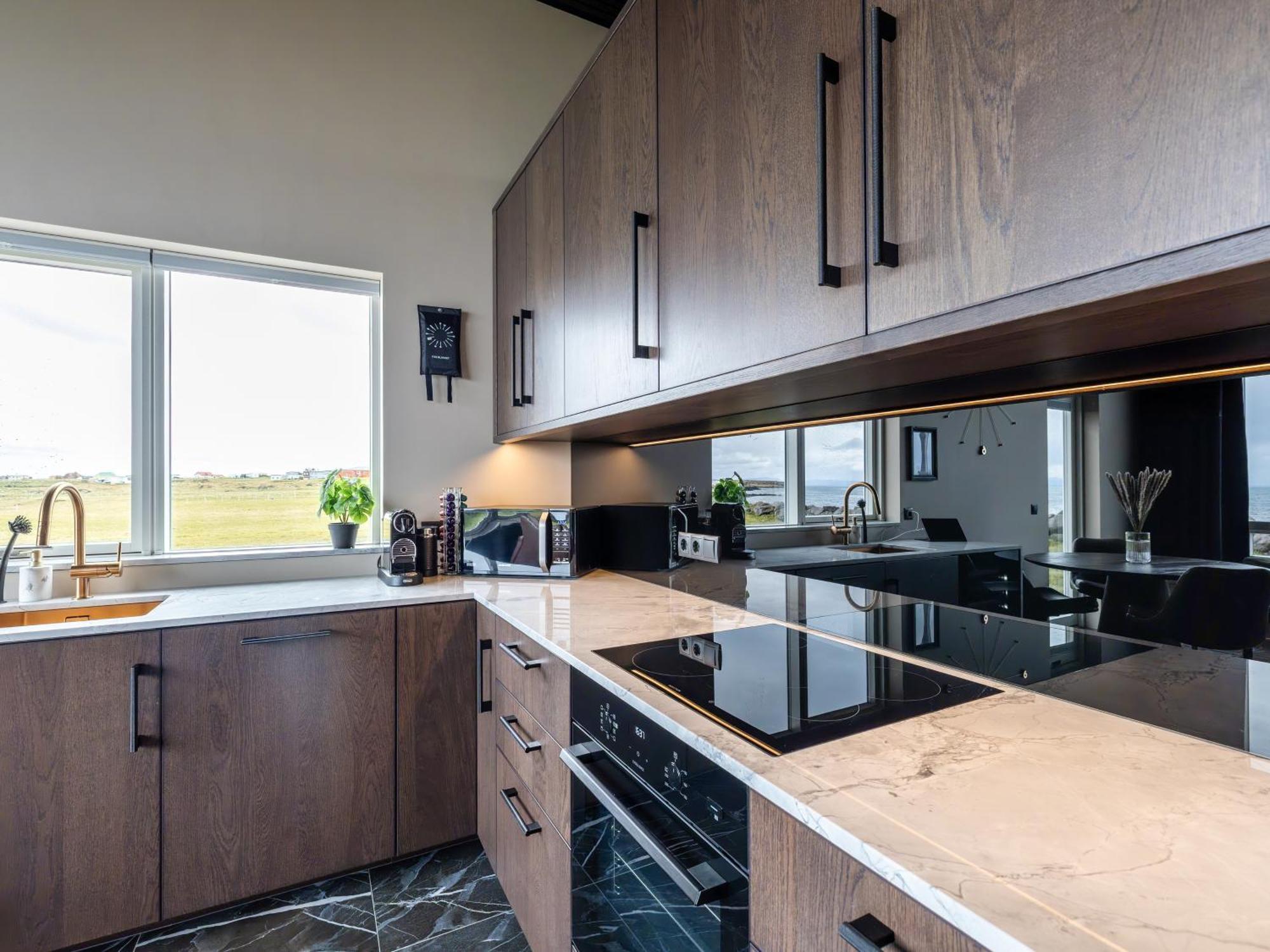 Bay View Apartments Gardur Bagian luar foto