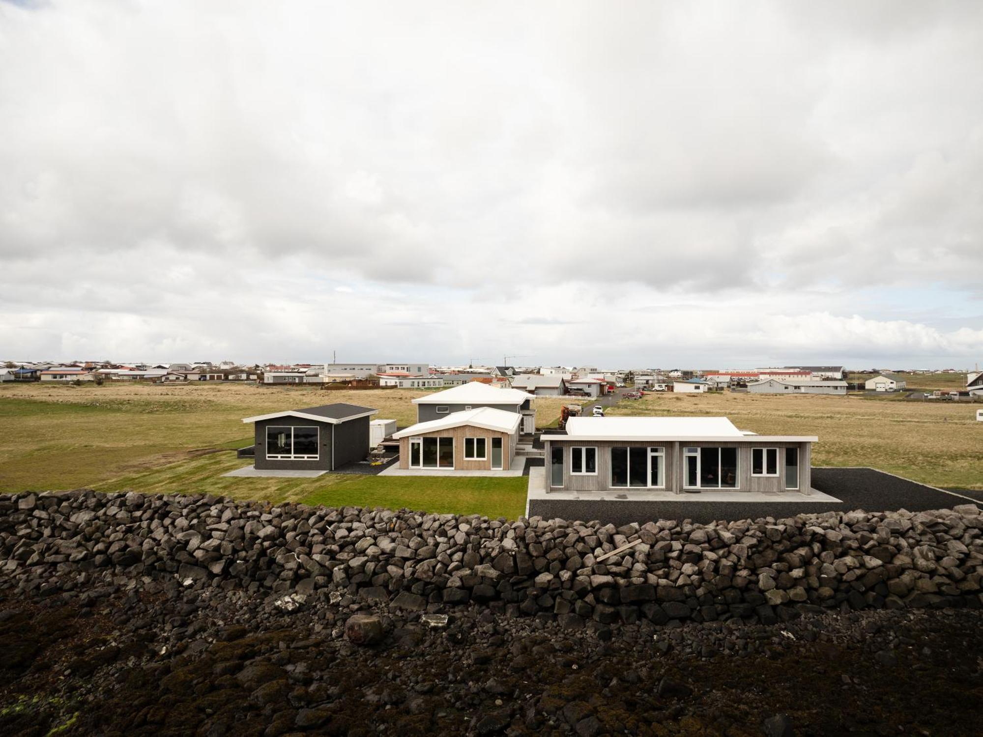 Bay View Apartments Gardur Bagian luar foto