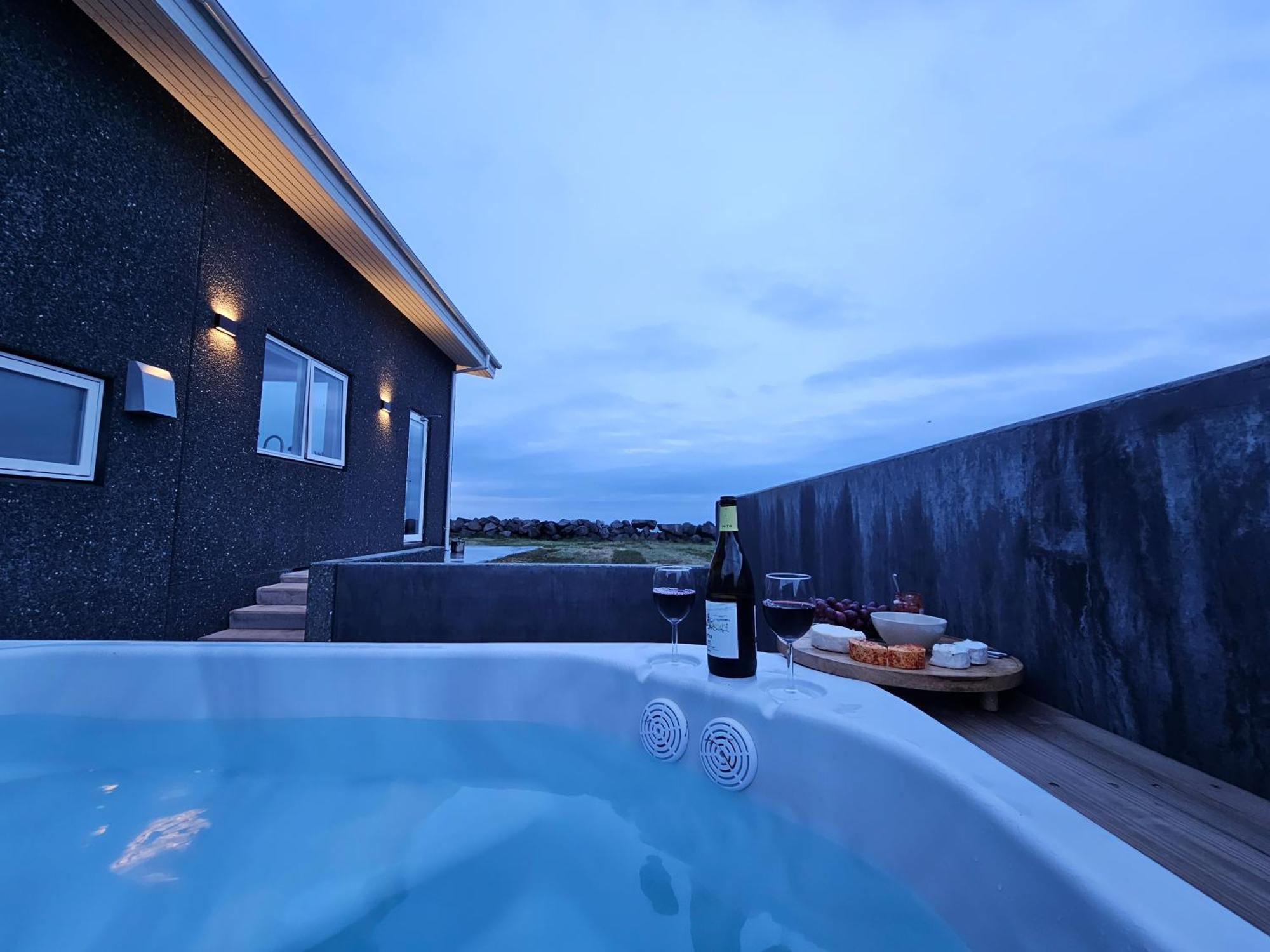 Bay View Apartments Gardur Bagian luar foto